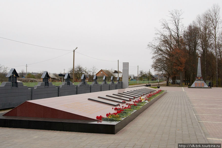 Село хацунь брянская область. Хацунь мемориальный комплекс. Хацунь Брянская область. Деревня Хацунь Брянская область. Хацунь Брянск.