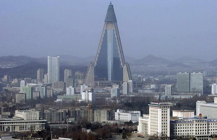 Столица северной кореи название столицы. Северная Корея столица Пхеньян. Рюгён Пхеньян. Пхеньян небоскреб. Отель рюгён Пхеньян Северная Корея.
