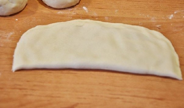 Как правильно лепить чебуреки фото Чебуреки с мясом. Очень удачное хрустящее тесто.