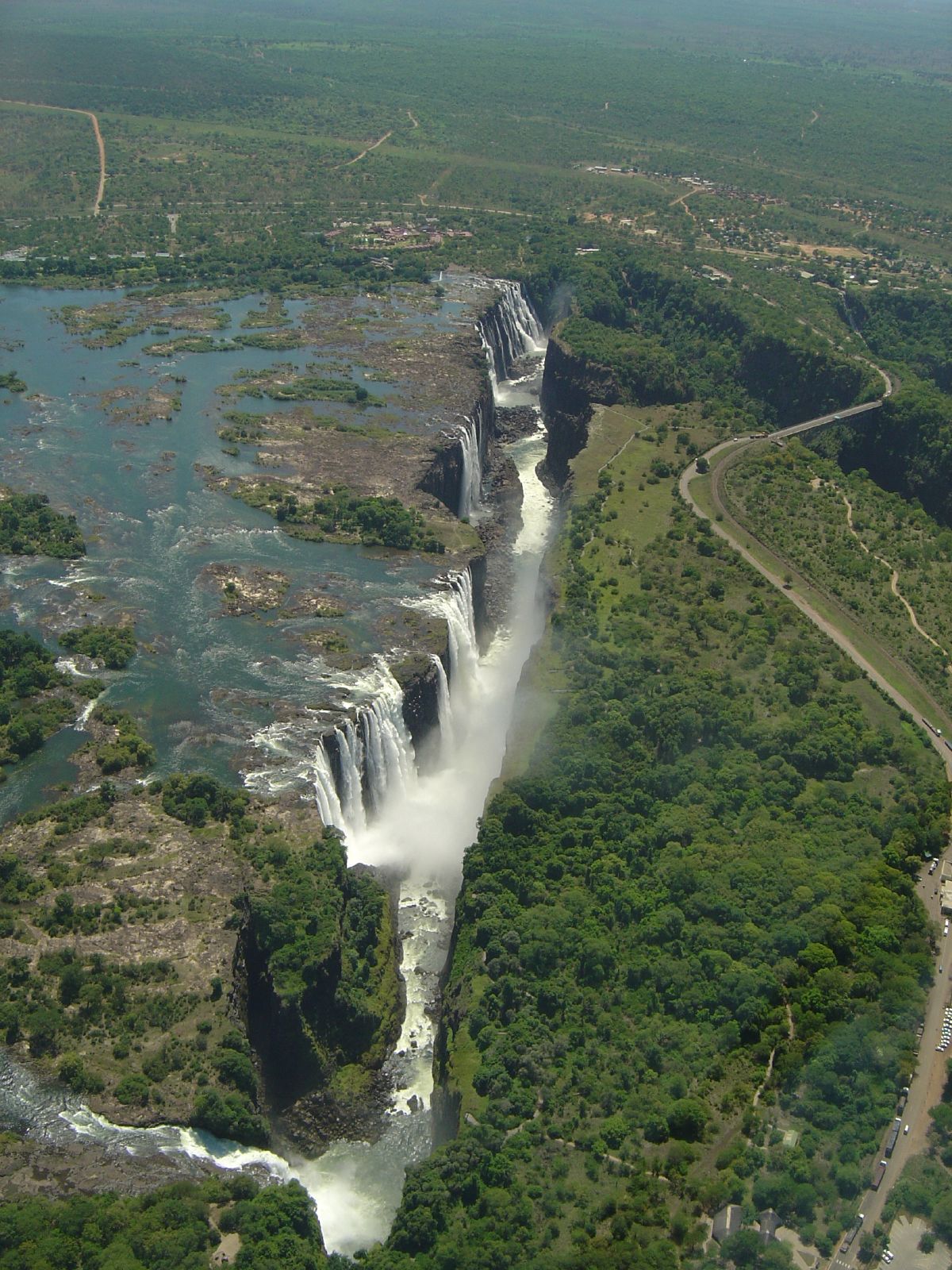 Водопады по высоте в мире. Замбия река Замбези.