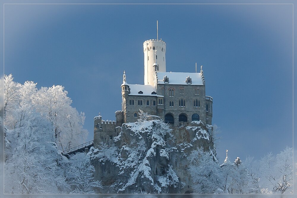 Замок лихтенштейн. Лихтенштайн (замок в Германии) замки Германии. Неоготический замок Лихтенштейн. Лихтенштайн замок зима. Лихтенштайн (замок в Австрии).